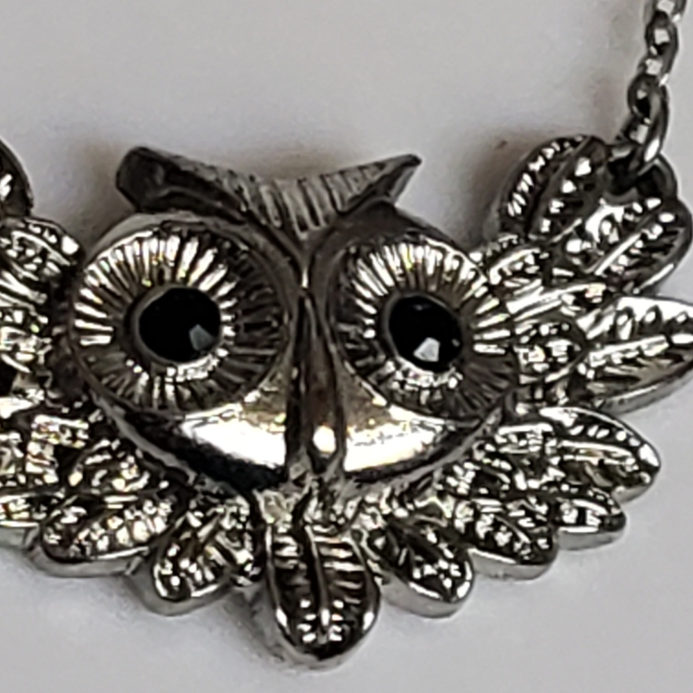 Vintage Beautiful Silver Tone Owl Pendant Necklace. - Picture 3 of 7